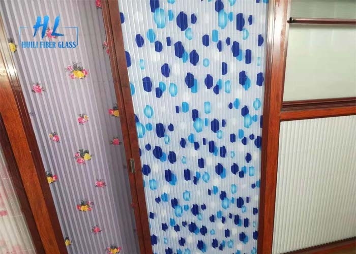 Düzenlenebilir katlama yüksekliği ile pencereler ve kapılar için özel poliester böcek ekranı