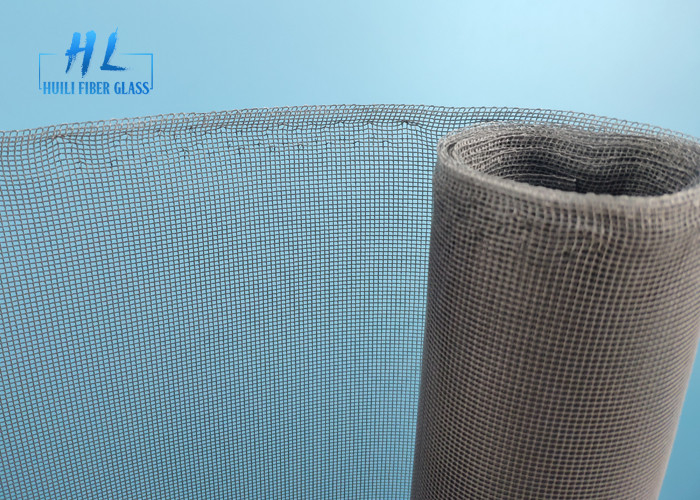 Çeşitli genişliklerde ve uzunluklarda çok yönlü kullanım için germe dayanıklılığı olan uzun ömürlü polyester böcek ekranı