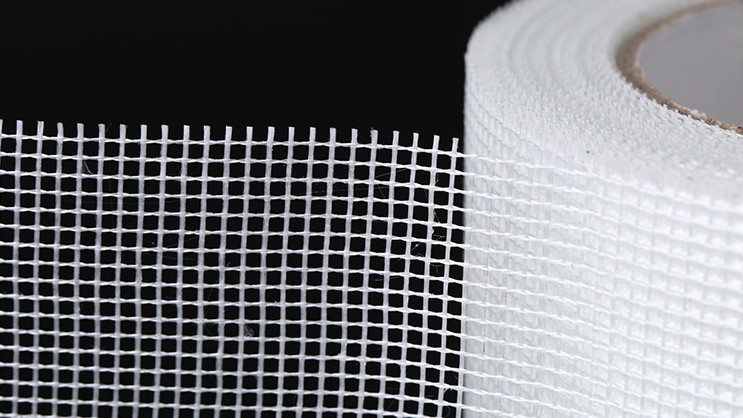 9 * 9 8 * 8 Beyaz Kendinden Yapışkanlı Fiberglas Mesh Bant Alçıpan Eklemlerini Kaplamak İçin